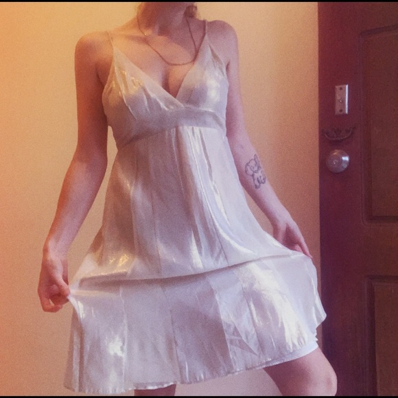 LISA HO dress - Picture 4 of 4